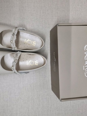 Ever Kid ballerinas size 26 new, white