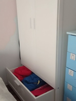 Βρεφικά παιδικά έπιπλα σετ ντουλάπα δίφυλλη και κρεβάτι-κούνια σαν καινούργιο