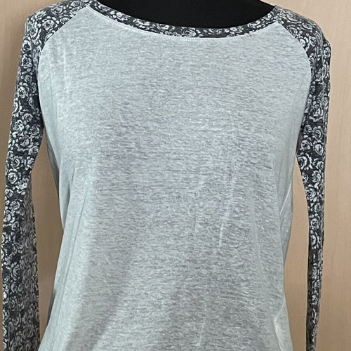 Aeropostale women's long-sleeve shirt used, raglan sleeve, white