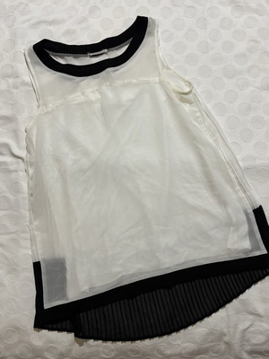 Intimissimi sleeveless blouse used, white with black details, size M