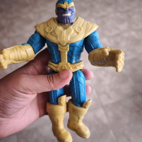 Thanos collectible figure 19cm like new, Marvel Hasbro 2021