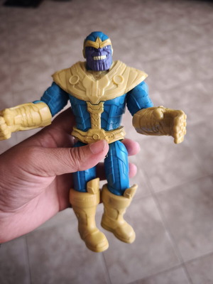 Thanos collectible figure 19cm like new, Marvel Hasbro 2021