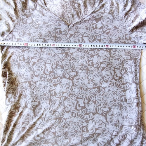 Bpc women's t-shirt like new, beige