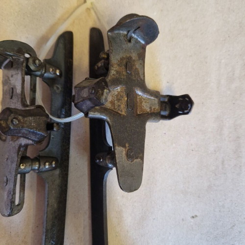 Vintage ice skates used, good condition