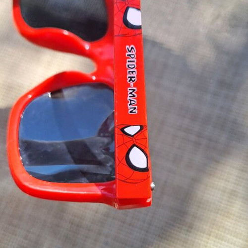 Marvel kids sunglasses like new, red multicolor