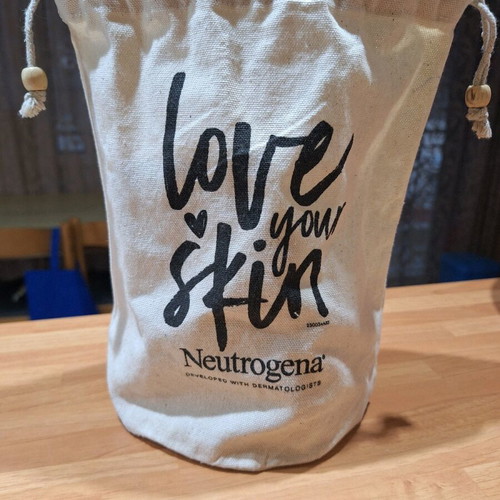 Neutrogena pouch bag new, 100% cotton