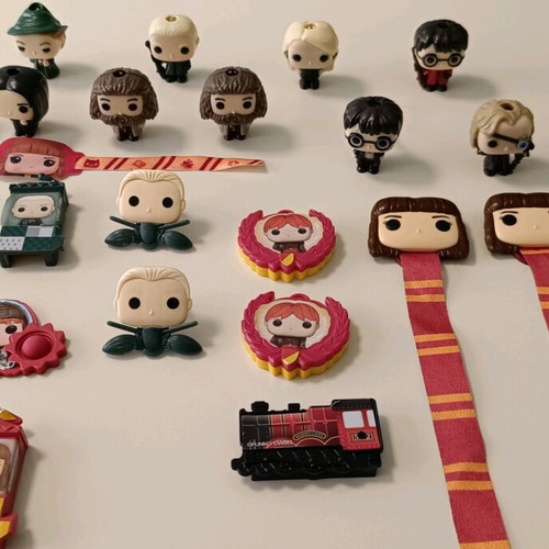 Harry Potter kinder figures like new, bundle