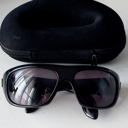 Gucci sunglasses unisex like new, black