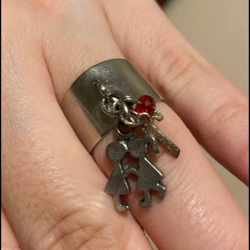 Ring with initial "G" like new, gray