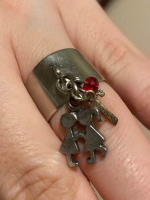 Ring with initial "G" like new, gray