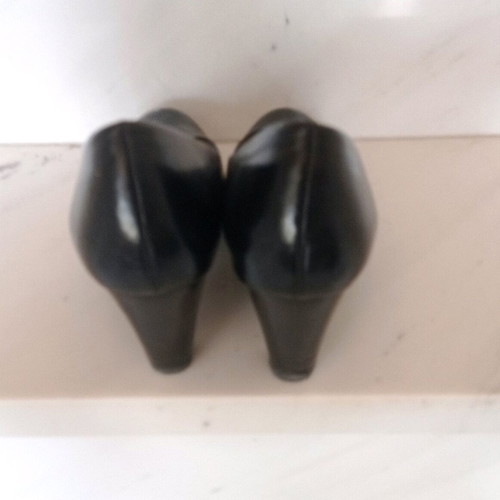 Black leather shoes size 41.