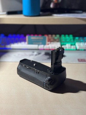 Battery grip for Canon EOS 60D like new