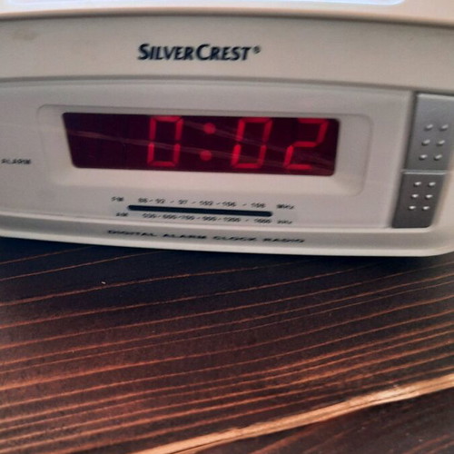 Alarm clock with radio like new, tabletop