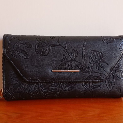 Handbag with integrated wallet and detachable strap like new, black