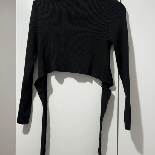 Black long-sleeve shirt with open back like new