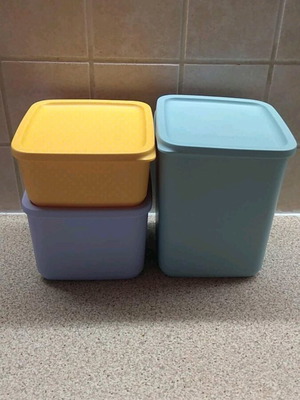 Tupperware square containers set of 3 new (650ml, 1lt, 1.8lt)