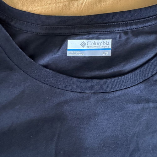 Columbia large black T-shirt, new