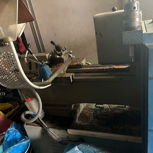 Metal lathe like new with milling head and cooling system