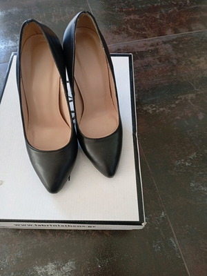 Black pumps used size 37