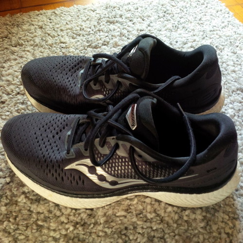 Saucony Triumph 18 used running shoes, size 41, charcoal