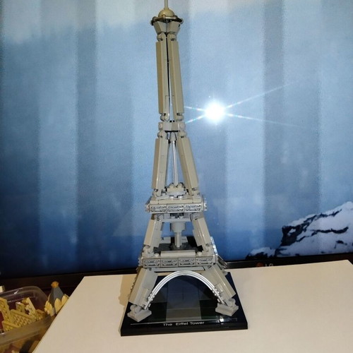 Lego 21019 Architecture The Eiffel Tower set like new, Landmark Series