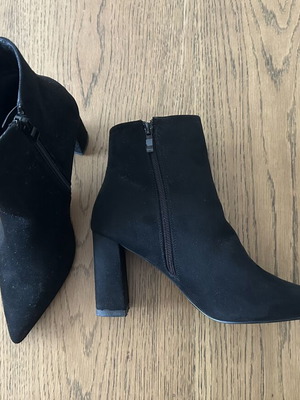 Suede ankle boots size 40 new, black, 8cm heel