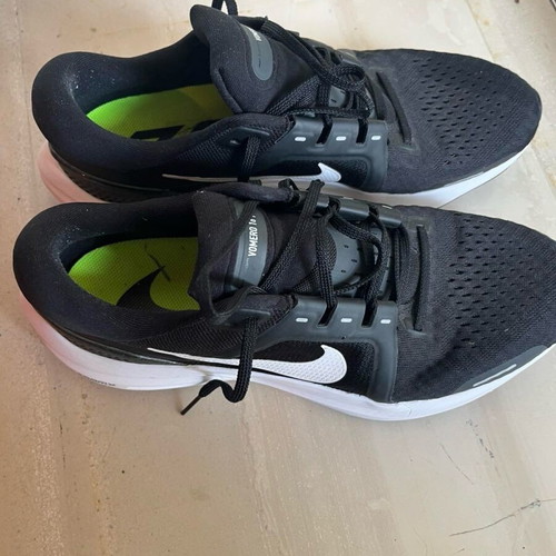Nike Air Zoom Vomero 16 DA7245-001 Black like new, size 45