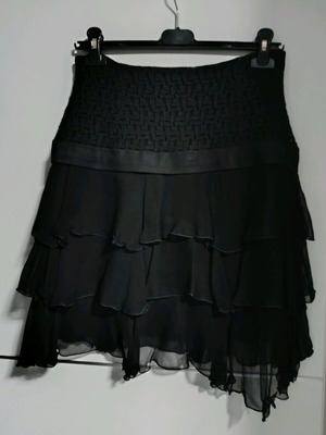 High-waisted modern skirt size M new, branded