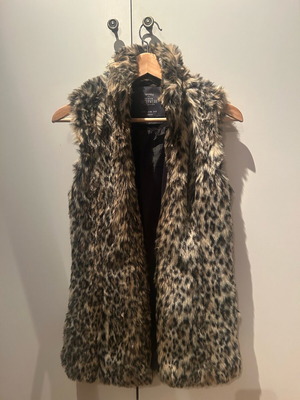 Leopard Faux Fur Vest Bershka like new, XS