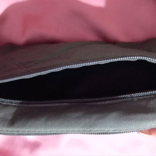 Shoulder bag used, grey leather with detachable chain