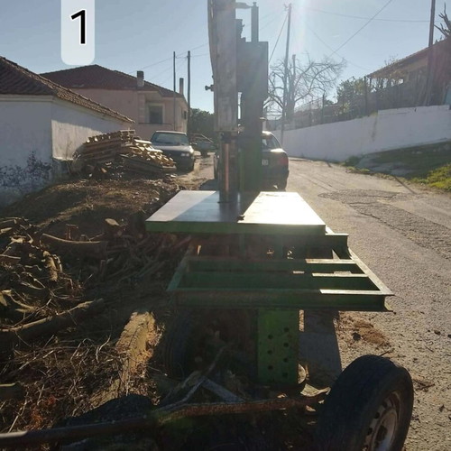 Professional large wheeled bandsaw with diesel engine