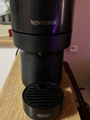 Nespresso Vertuo Plus by De’Longhi coffee machine, black