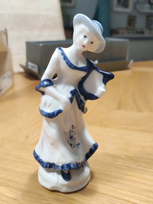 Decorative figurine new, classic, 13 cm height