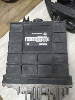 ECU computer used for VW Golf Vento 1.8i 1H0907311H set of 2