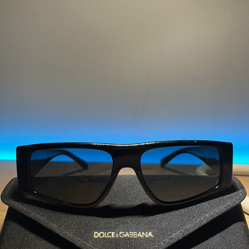 Dolce & Gabbana sunglasses like new, black rectangular frame unisex
