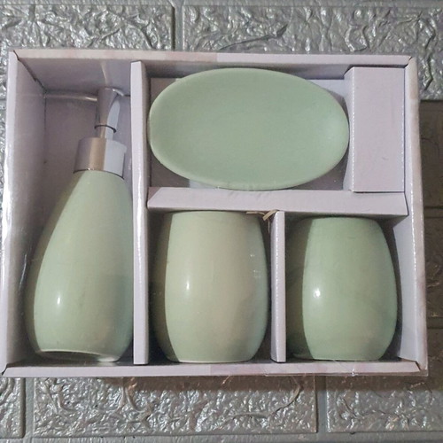 Bathroom set 4pcs ceramic new in 3 colors