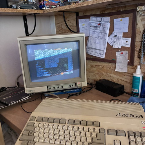 Amiga 500 complete system with Commodore 1084s monitor and accessories