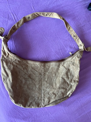Castor shoulder bag like new, tan