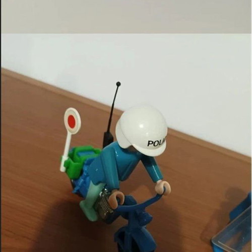Playmobil Police Set used, old edition with 5 figures gift