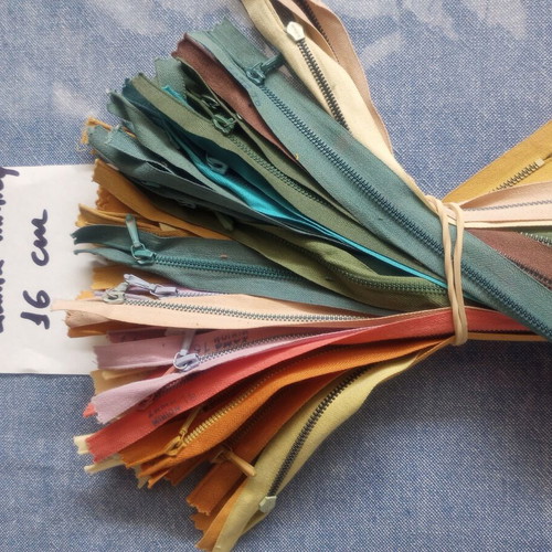Lot of 50 ZAMA Minion metal zippers, 16 cm