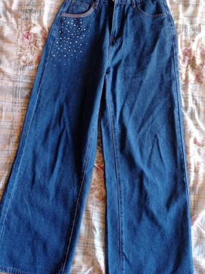 Women's jeans new, size 28, with rhinestones