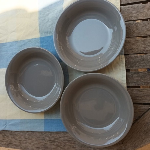 Deep plates set used, 3 gray and 6 white with design, 20cm
