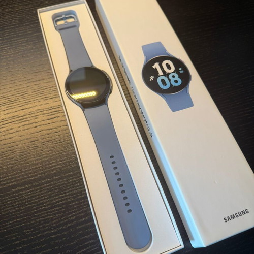 Samsung Galaxy Watch 5 smartwatch