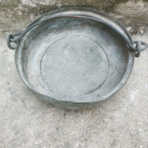 Bronze vessel