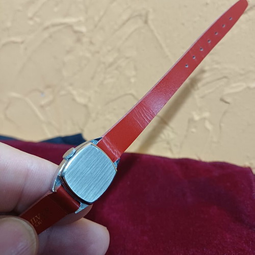 BENO women's wristwatch manual winding like new