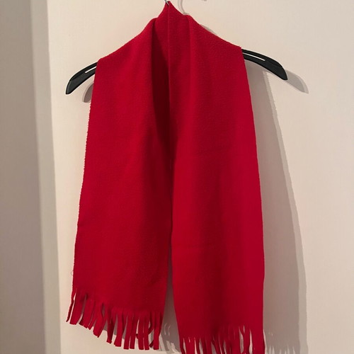 Scarf red short like new