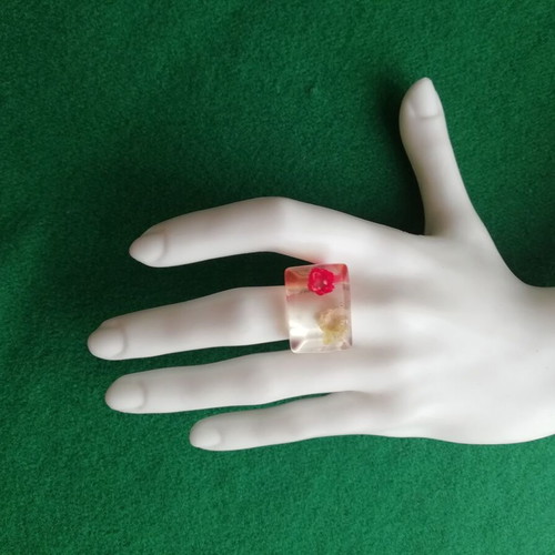 Square blown glass ring with dried flowers new