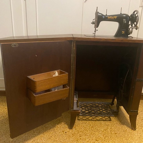 Pfaff-31 sewing machine used, treadle, functional, 1950