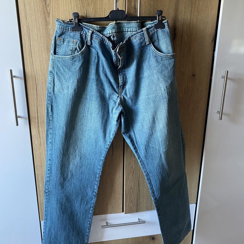 Light Wash Straight Leg Jeans like new, one size, blue turquoise