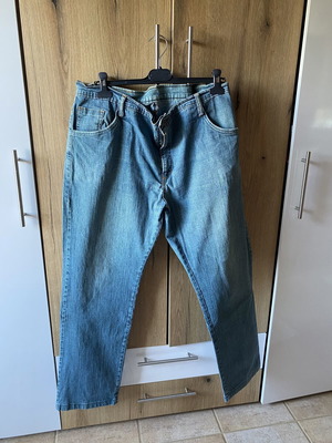 Light Wash Straight Leg Jeans like new, one size, blue turquoise